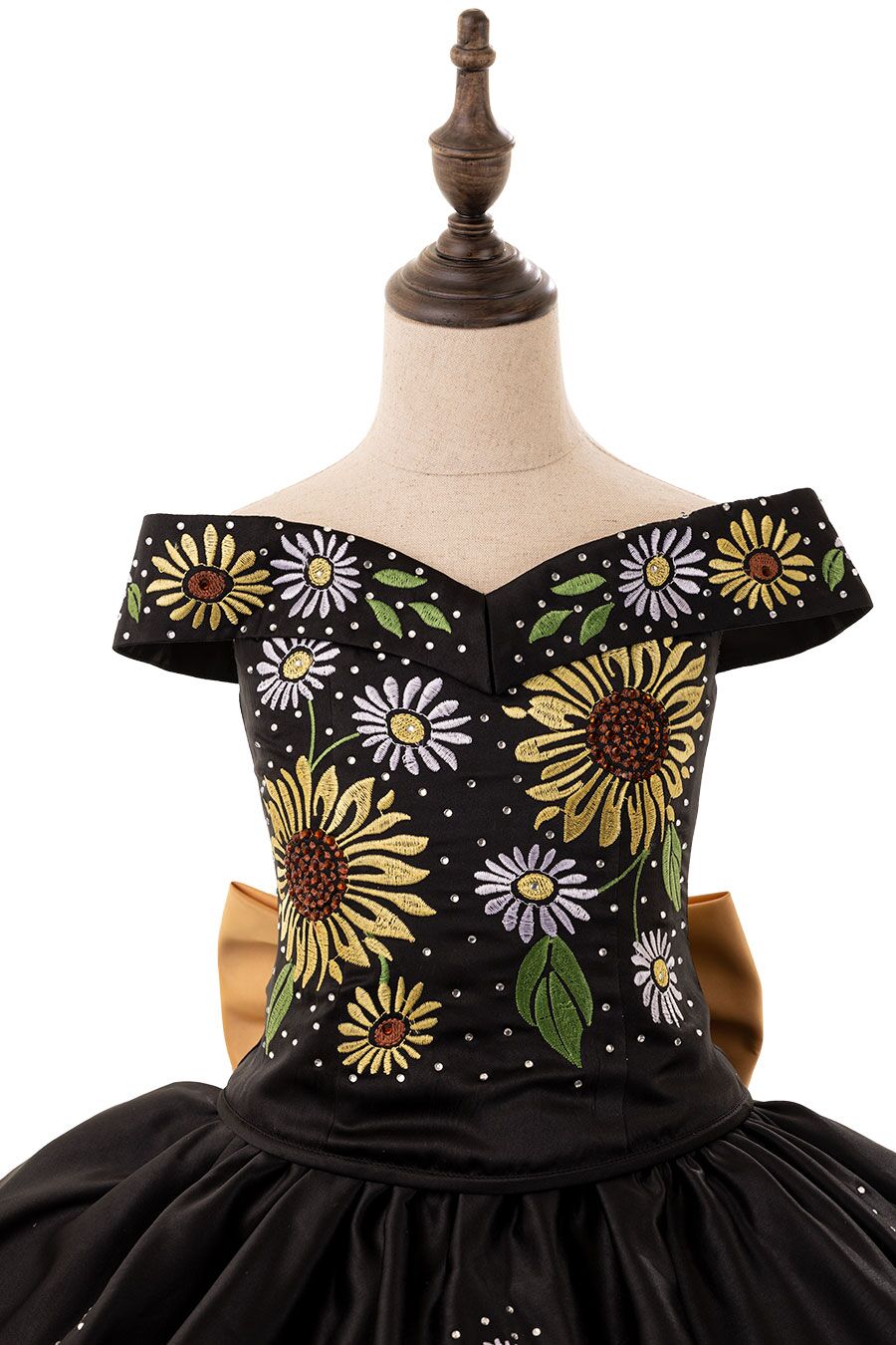 Charro negro de niña con girasoles