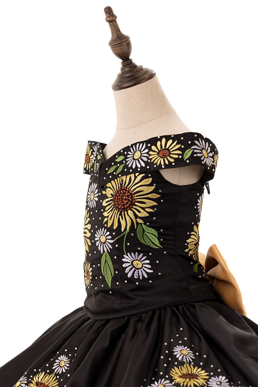 black charro with sunflowers, Charro negro de niña con girasoles