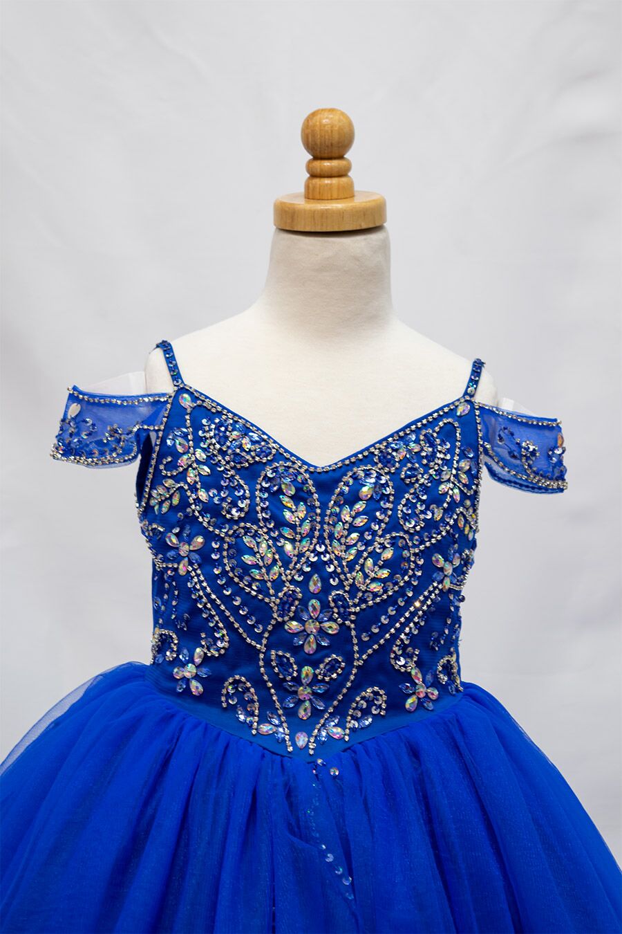 8042 Dropped shoulder ballgown - Image 7