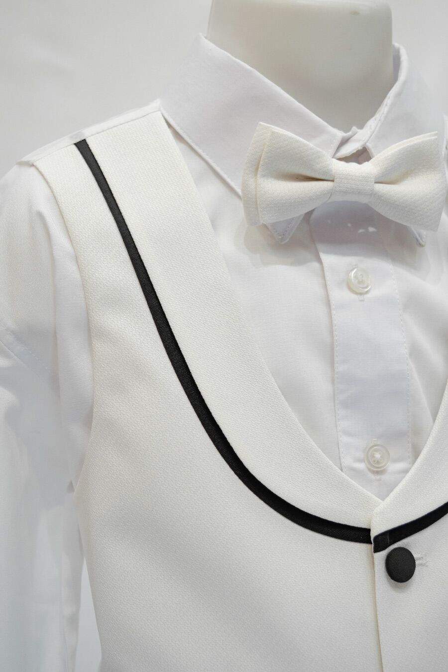 20343 Ivory And Black Tuxedo - Image 4